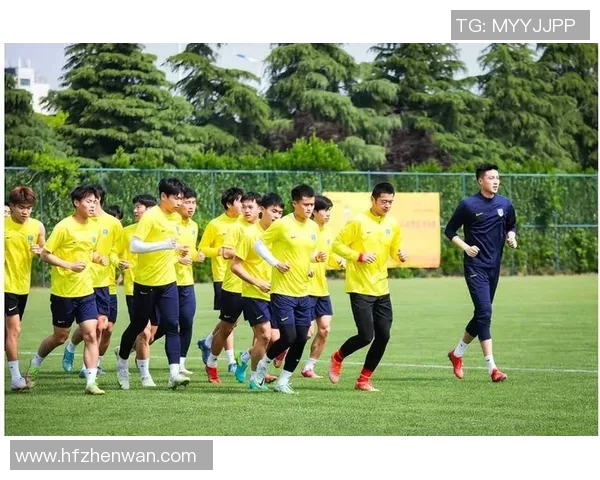 足球巨星同框合影展现荣耀时刻 世界足坛传奇人物齐聚一堂